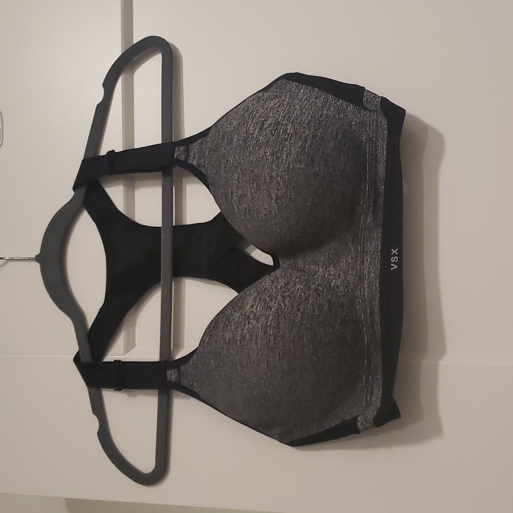 Black VS sports bra